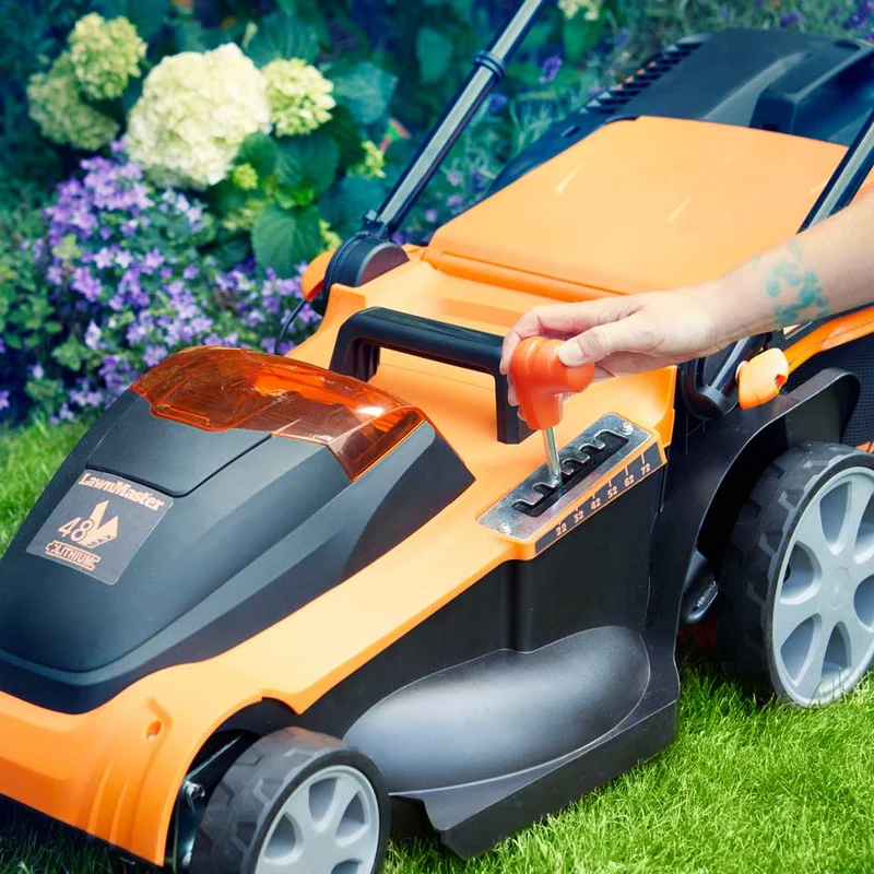 LawnMaster 48V 41cm | Cordless Lawn Mower